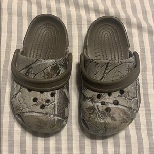 Camo crocs toddler size 7c